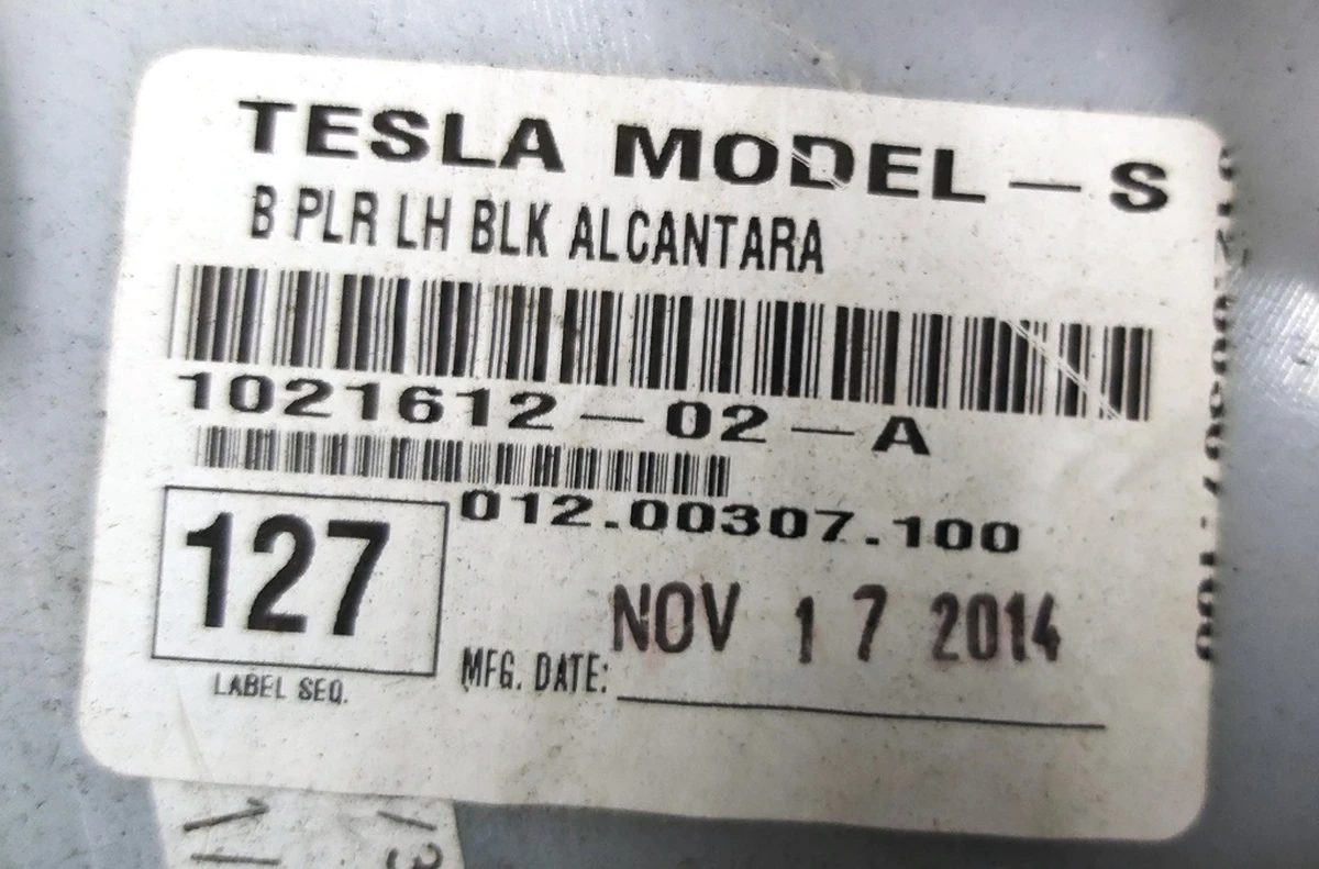 15 Облицювання стійки B верхня ліва чорний Alcantara з пошкодженням Tesla model S, model S REST 1021612-02-A