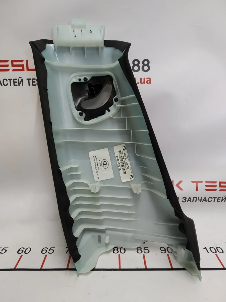 15 Облицювання стійки B верхня права чорна Alcantara Tesla model S REST 1021613-92-A