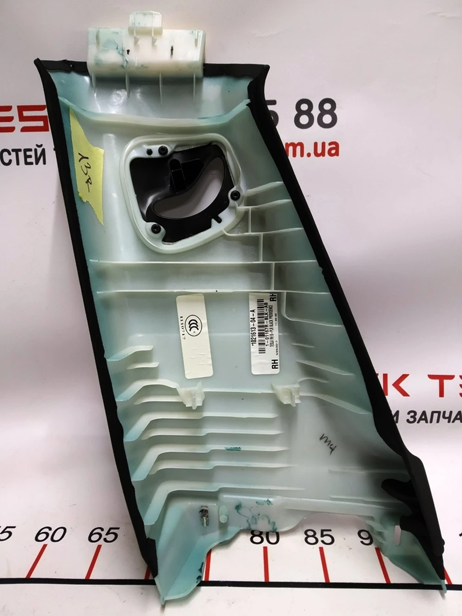 15 Облицювання стійки B верхня права чорний текстиль Tesla model S REST 1021613-04-B