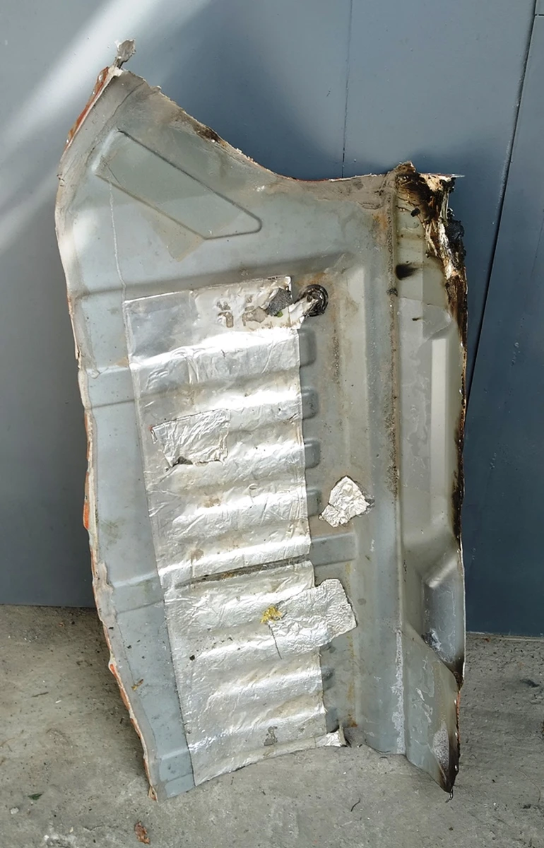 1 Задний карман кузова (дефект - обрезаный) Tesla model S 1021720-S0-A