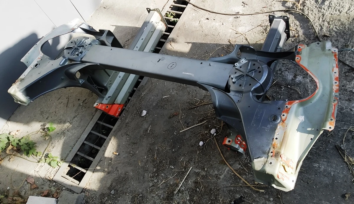 Set of front inner body panels (muzzle) RWD (without shelves (guns)) Tesla model S 1021796-S0-C