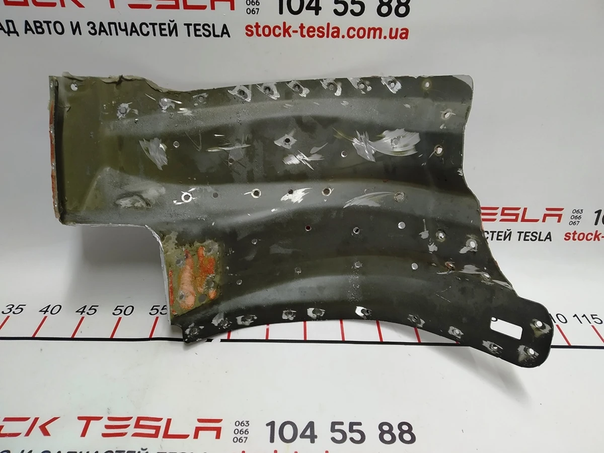 16 Quarter front right spar guide outer trim plate Tesla model S 1021800-S0-B