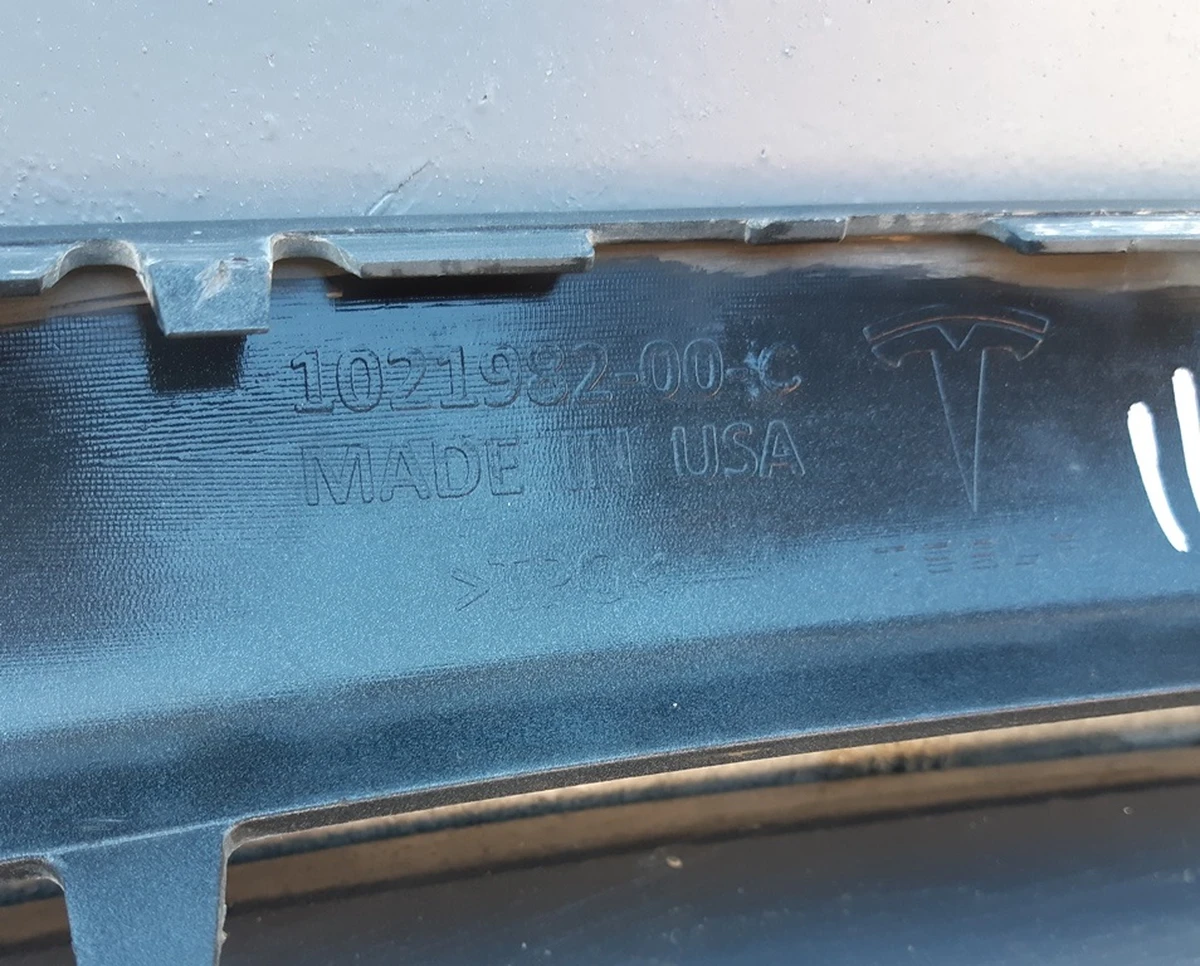 1 Бампер передній під 6 парктроників з кріпленнями (з пошкодженням) PMNG Tesla model S 1068760-00-A