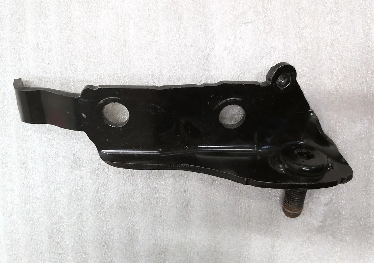 4 USA/CANADA/EUROPE - 2ND ROW SEATBELT BRACKET - LEFT Tesla model S, model S REST 1022114-00-B