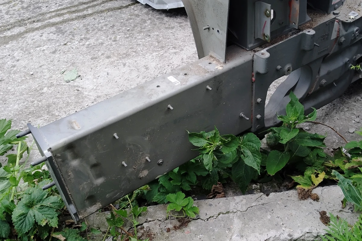 18 Четверть передняя правая лонжерон AWD (деформирована закладная гайка) Tesla model S, model S REST 1022597-S0-L