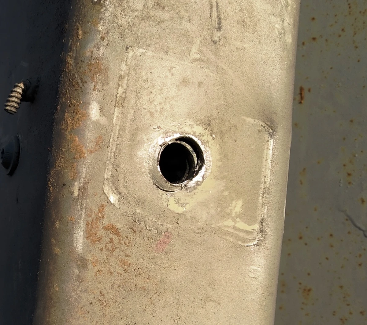 18 Четверть передняя правая лонжерон AWD (деформирована закладная гайка) Tesla model S, model S REST 1022597-S0-L