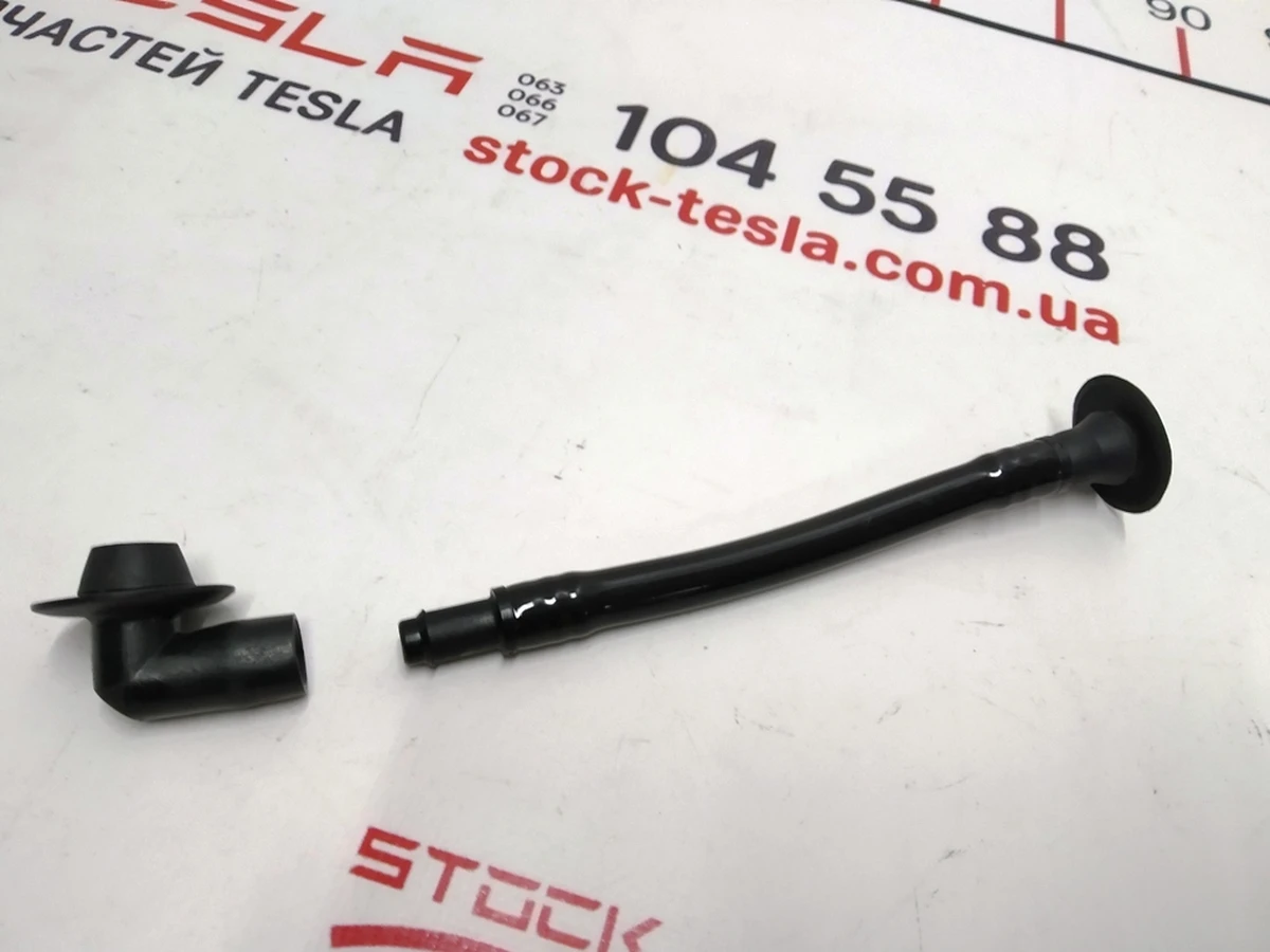 1 Трубка зливна дренажна електромагнітного порту заряджання Tesla model S, REST 1023057-00-A