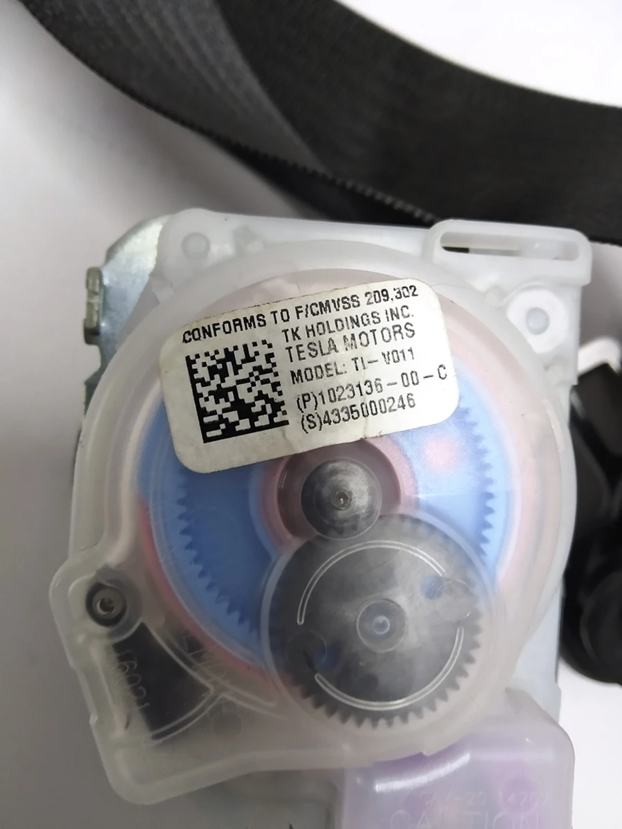 1 Ремень безопасности 2-го ряда сидений левый правый BLACK Tesla model S 1023136-00-B