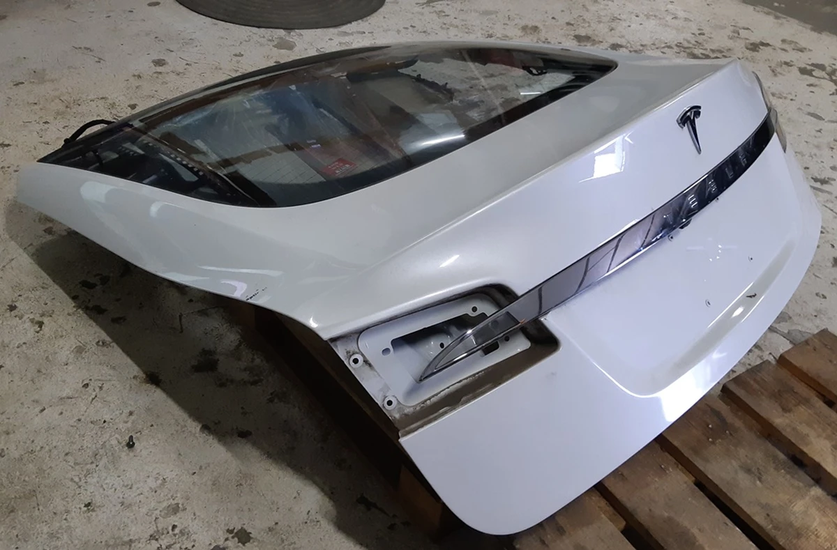 7 Кришка багажника (ляда) у частковому зборі PPSW Tesla model S, model S REST 1023722-E0-A