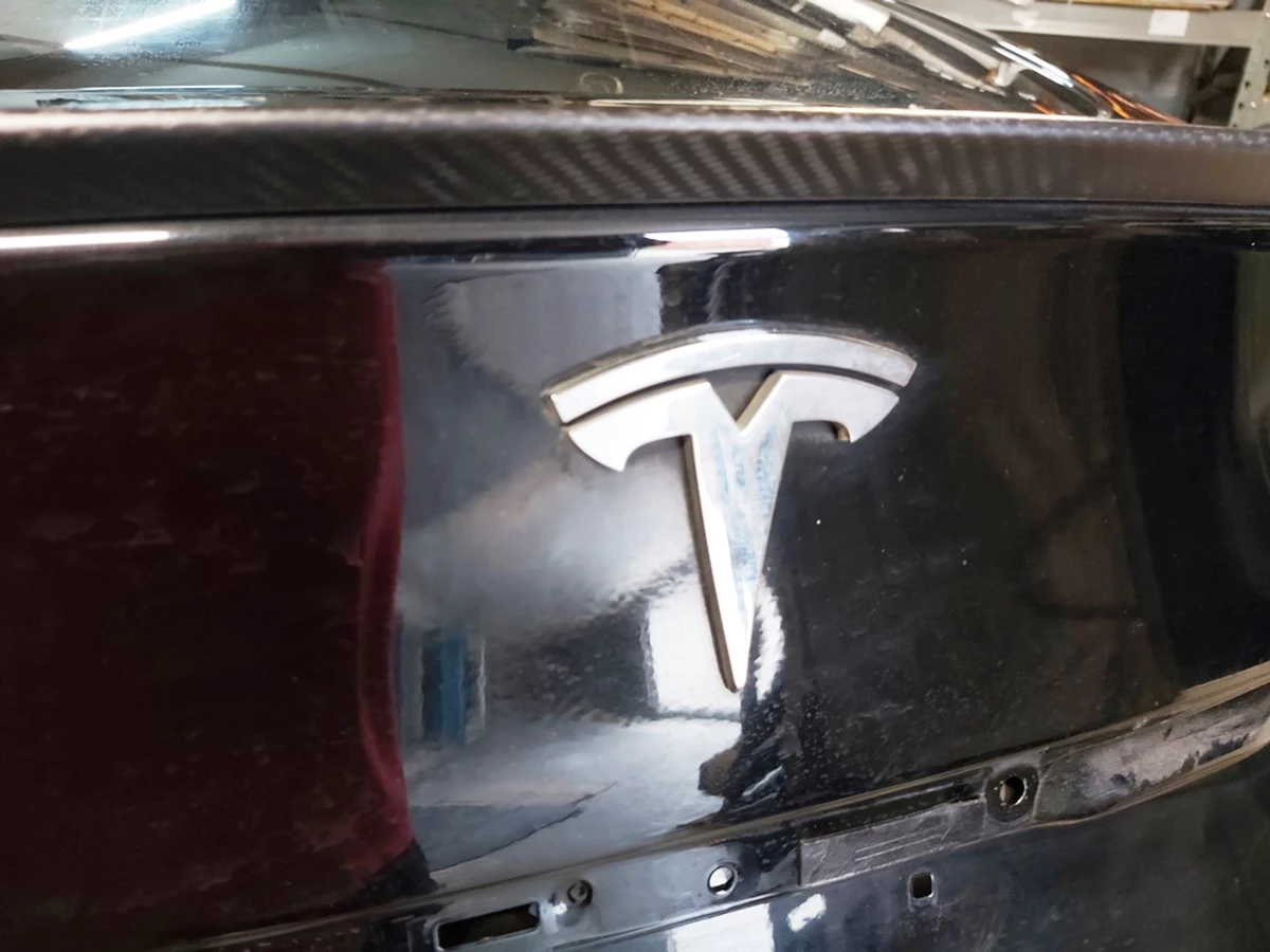 7 Trunk lid (lid) PBSB assembly with damage Tesla model S, model S REST 1023722-E0-A