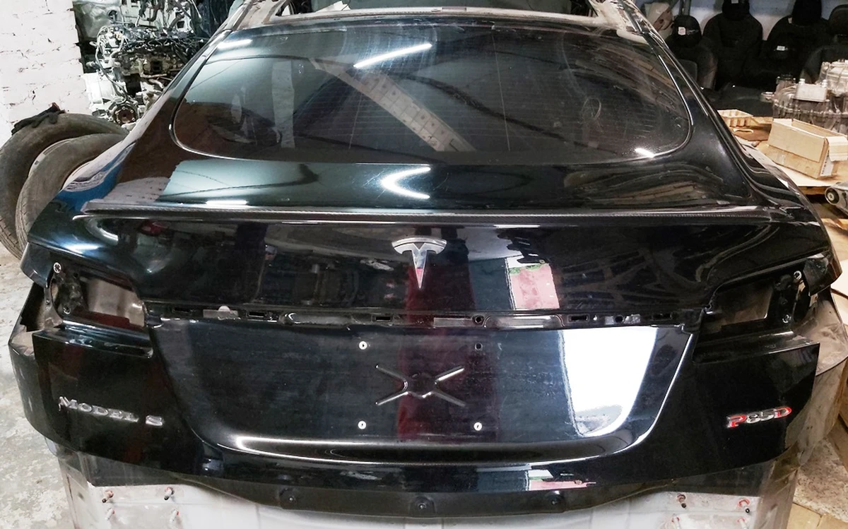 7 Trunk lid (lid) PBSB assembly with damage Tesla model S, model S REST 1023722-E0-A