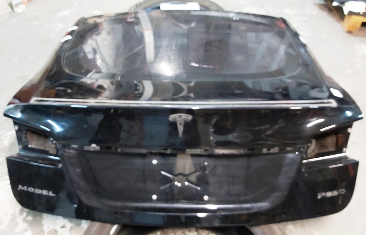 7 Кришка багажника (ляда) метал PBSB із пошкодженням Tesla model S, model S REST 1023722-E0-A
