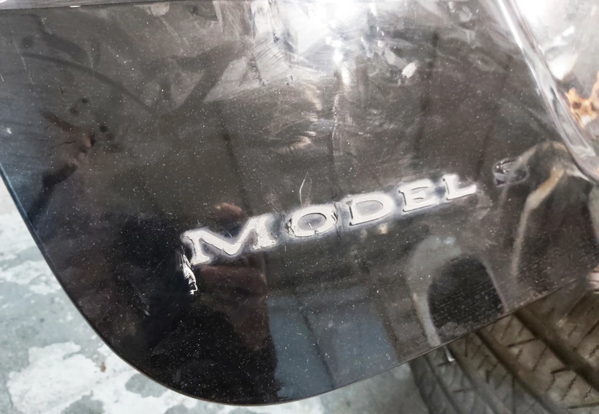 7 Кришка багажника (ляда) метал PBSB із пошкодженням Tesla model S, model S REST 1023722-E0-A