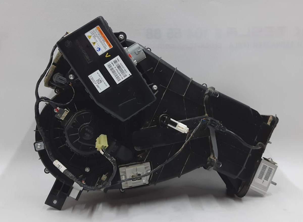 14 Задня пічка в зборі Tesla model X 1023883-00-J