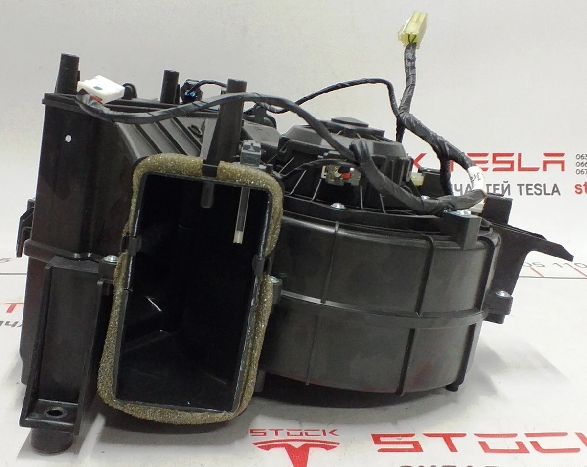 14 Задня пічка в зборі Tesla model X 1023883-00-J