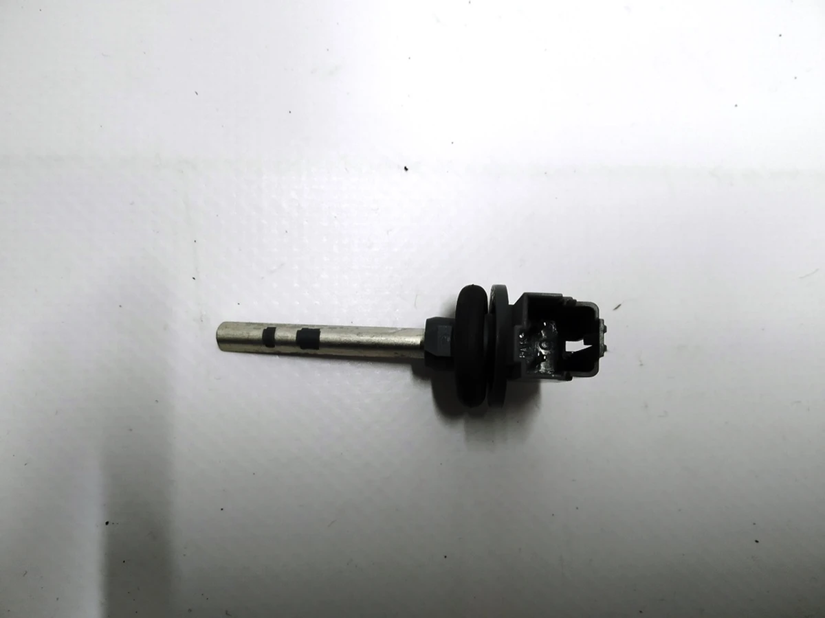 14 Датчик температури вхідного повітря печі задньої в зборі з кільцем ущільнювача Tesla model X 1023883-00-J