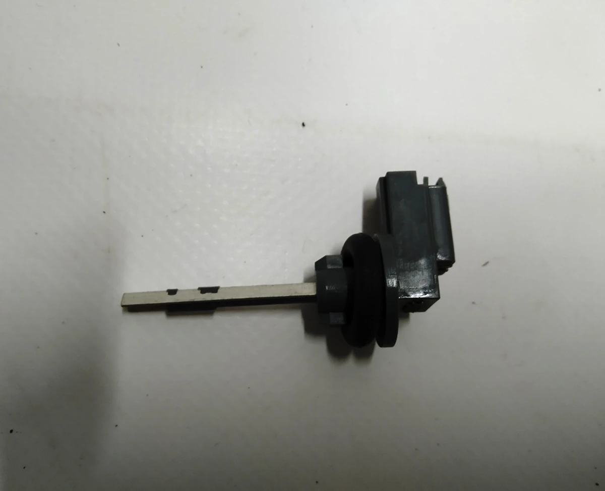 14 Датчик температури вхідного повітря печі задньої в зборі з кільцем ущільнювача Tesla model X 1023883-00-J