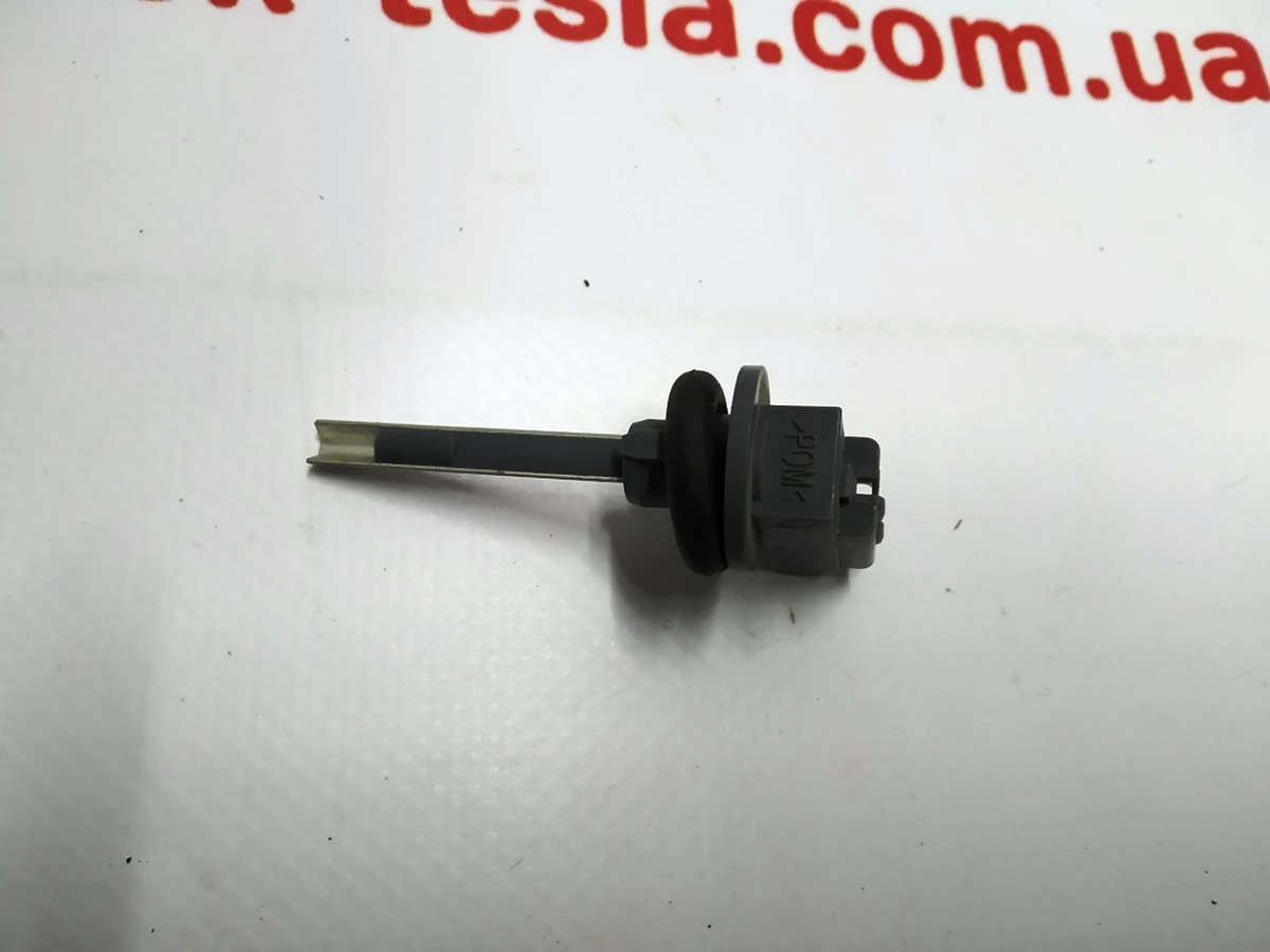 14 Датчик температури вхідного повітря печі задньої в зборі з кільцем ущільнювача Tesla model X 1023883-00-J