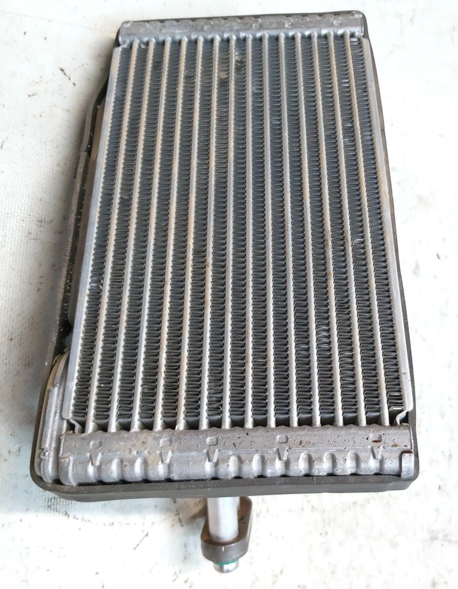 14 Радіатор задньої печі Tesla Model X 1023883-00-J