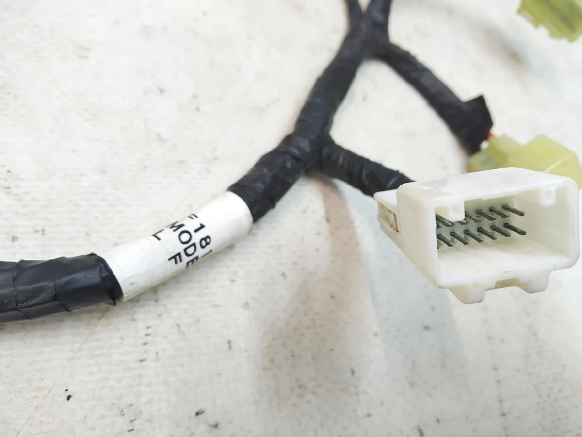 14 Електропроводка пічки задньої Tesla Model X 1023883-00-J