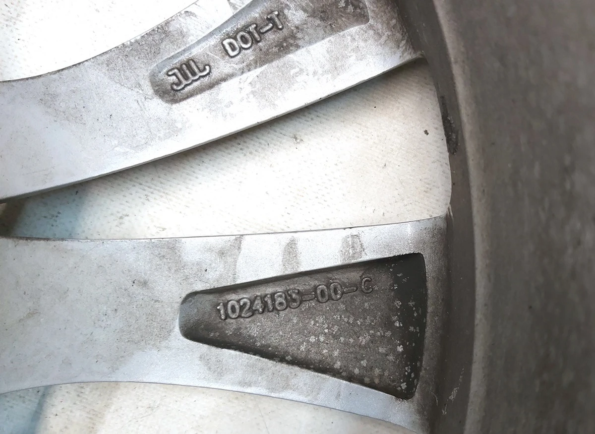 2 Колісний диск (19x8.0J ET40- SILVER CYCLON) Tesla Model S, Model S REST 1054045-00-D