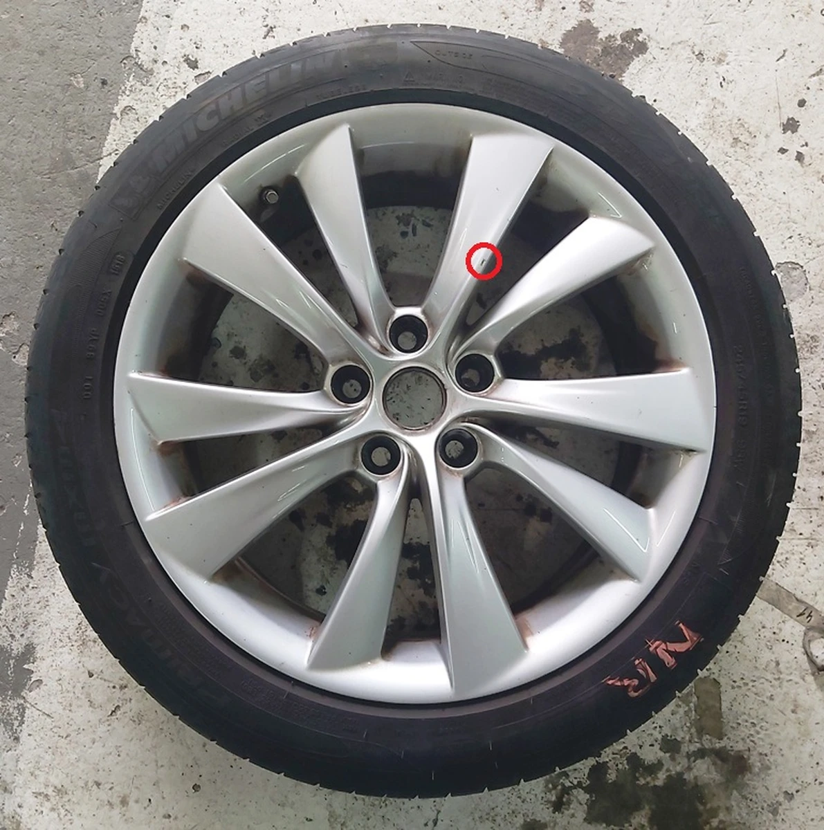 2 Колесо в зборі з пошкодженням (диск 19 * 8.0J шина Michelin Primacy 245/45 R19 датчик TPMS протектор 3,75 мм) Tesla model S 1054045-00-D