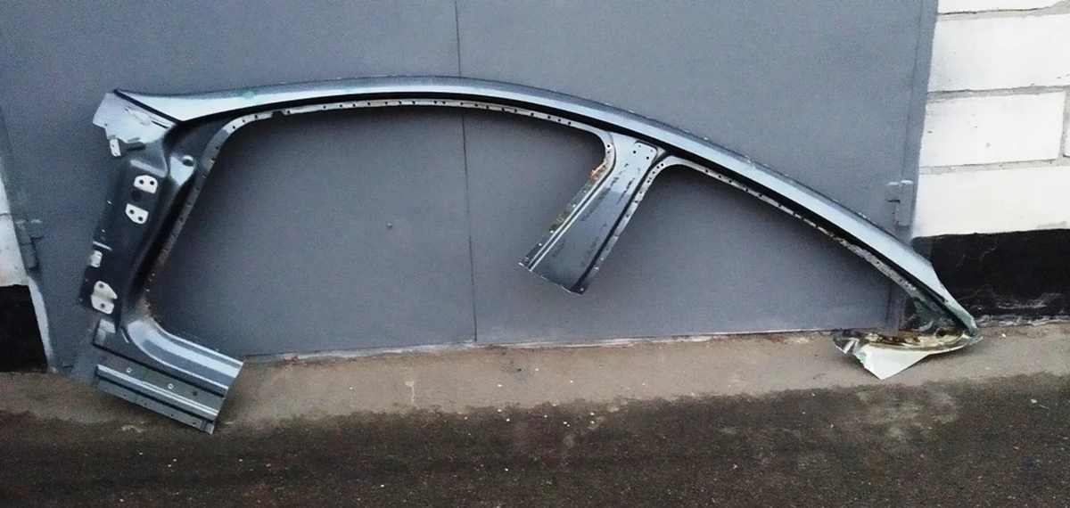 2 Зовнішня частина (філя) лівої стійки А (передньої) у зборі з фільонкою панорамного даху Tesla model S, model S REST 1024195-S0-B