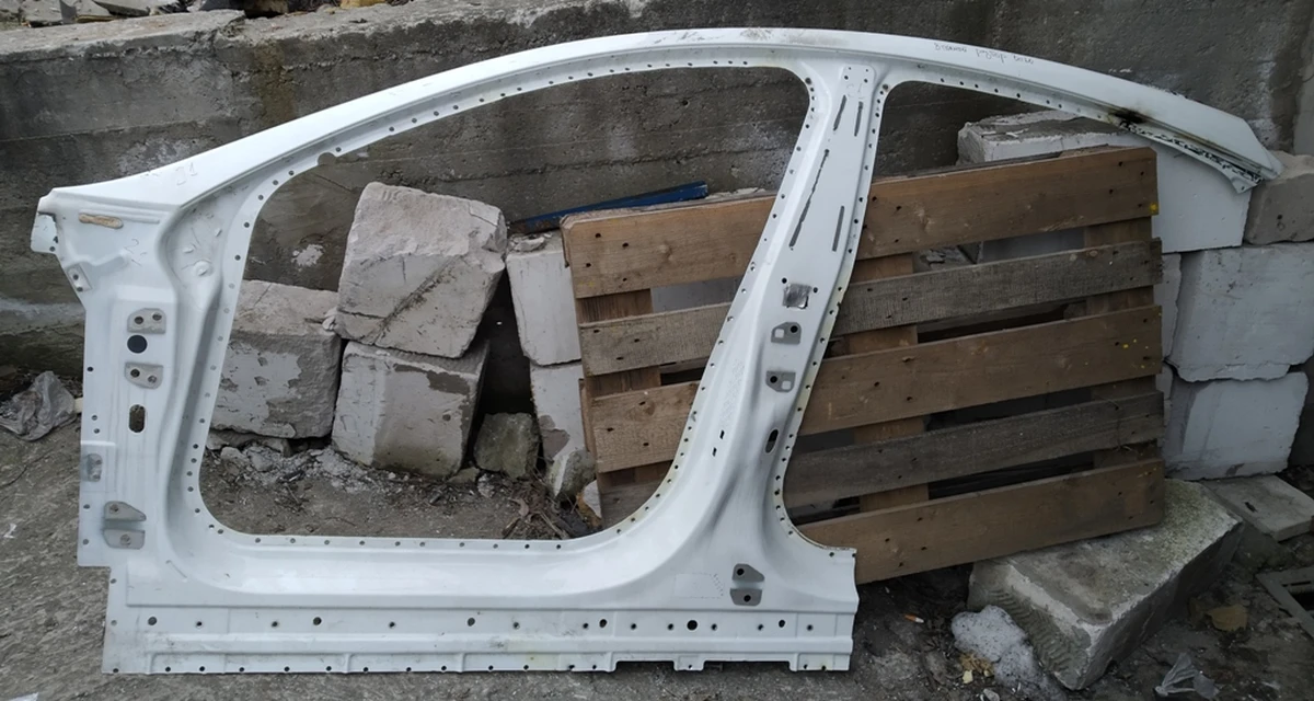 2 Боковая кузовная панель (филенка) левая без заднего крыла (дефект - обрезанная) Tesla model S, model S REST 1024195-S0-B