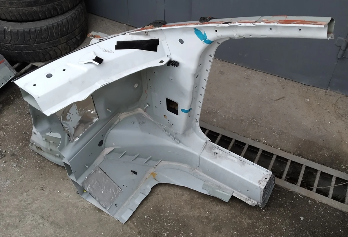 7 Чверть передня права стійка А (передня) без фільонки у зборі Tesla model S, model S REST 1024198-S0-B