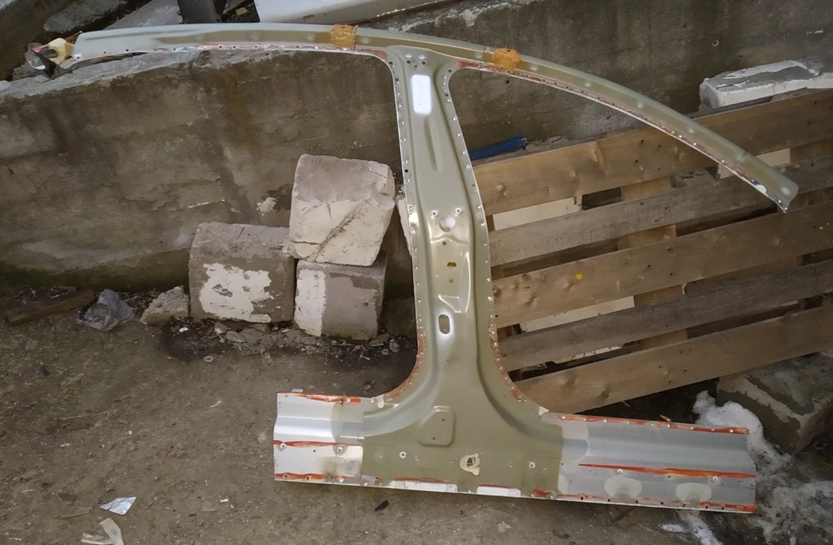 8 Кузовна панель правої стійки B (середній) в зборі з частиною порога і панорамної даху Tesla model S REST, model S 1024206-S0-B