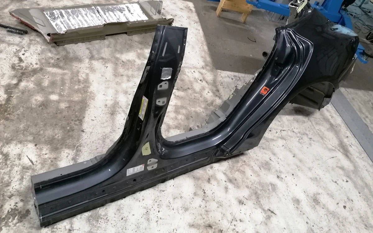 9 Чверть задня ліва із середньою стійкою AWD у зборі Tesla model S REST 1024208-S0-B