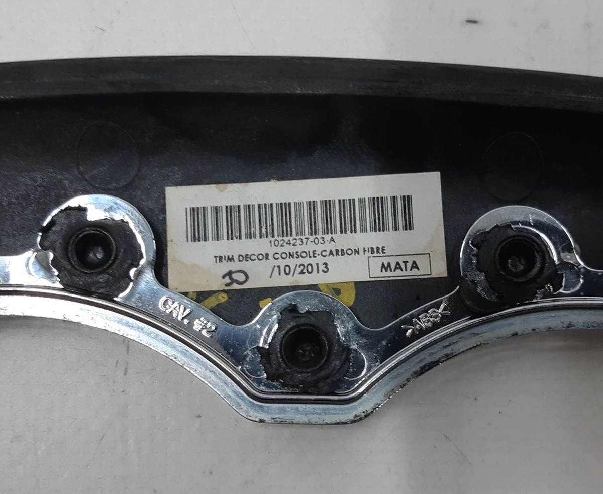 14 Декоративная накладка подстаканника CARBON FIBER Tesla model S, model S REST 1024237-03-C