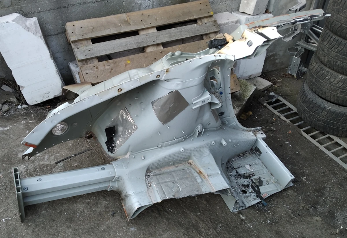 21 Чверть задня ліва склянка у зборі з кузовними панелями колісної арки та лонжероном RWD Tesla model S 1024368-S0-A