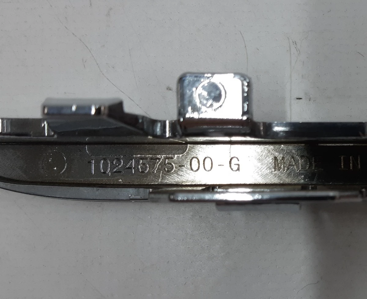 Молдинг накладки порога левого (пластик хром) с повреждением Tesla model S, model S REST 1024575-00-G