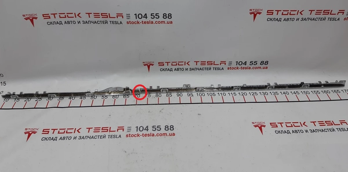 Молдинг накладки порога левого (пластик хром) с повреждением Tesla model S, model S REST 1024575-00-G