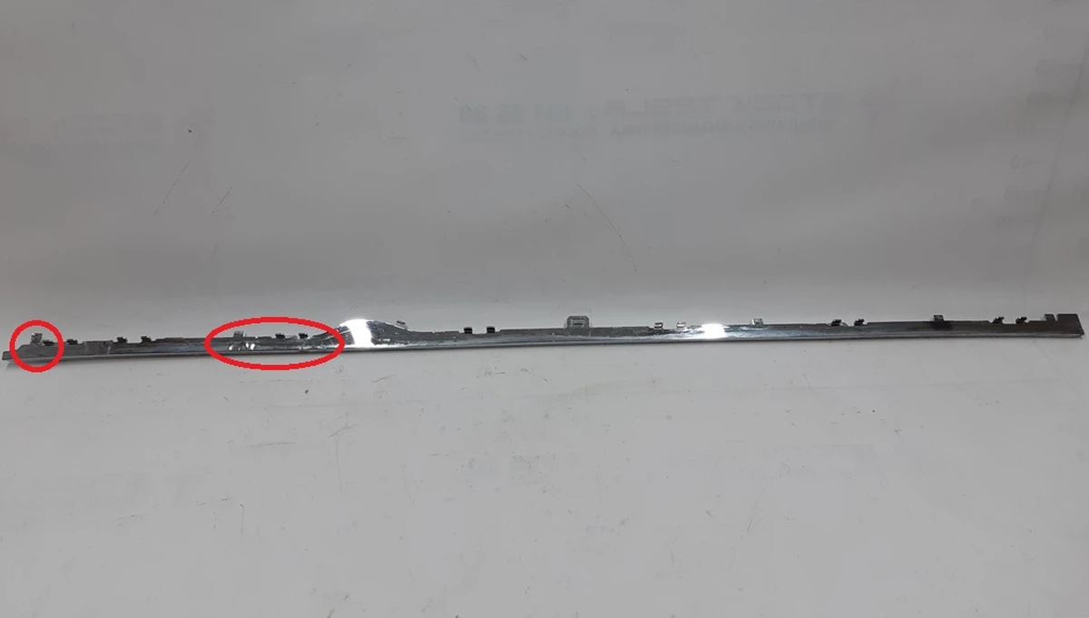 5 Молдинг накладки порога правого (пластик хром) с повреждением Tesla model S, model S REST 1025042-00-G