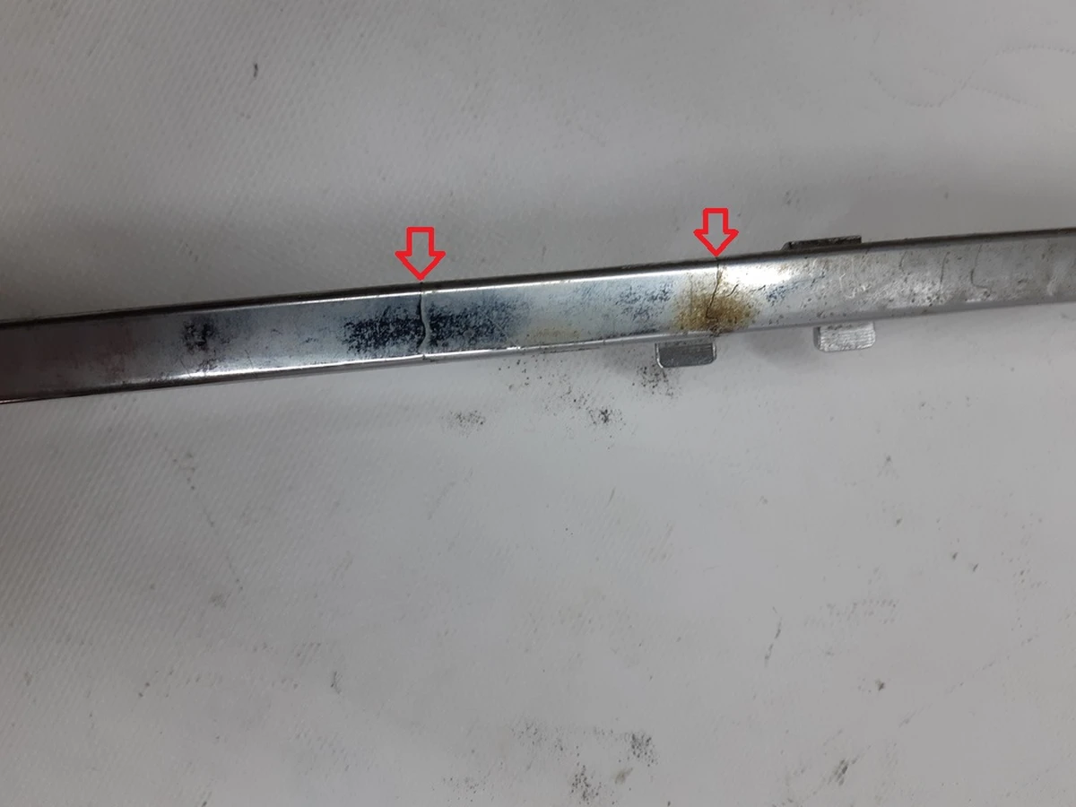 5 Молдинг накладки порога правого (пластик хром) с повреждением Tesla model S, model S REST 1025042-00-G