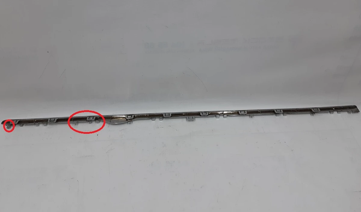 5 Молдинг накладки порога правого (пластик хром) с повреждением Tesla model S, model S REST 1025042-00-G