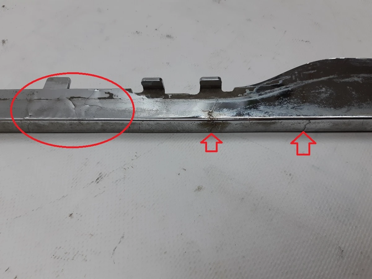 5 Молдинг накладки порога правого (пластик хром) с повреждением Tesla model S, model S REST 1025042-00-G