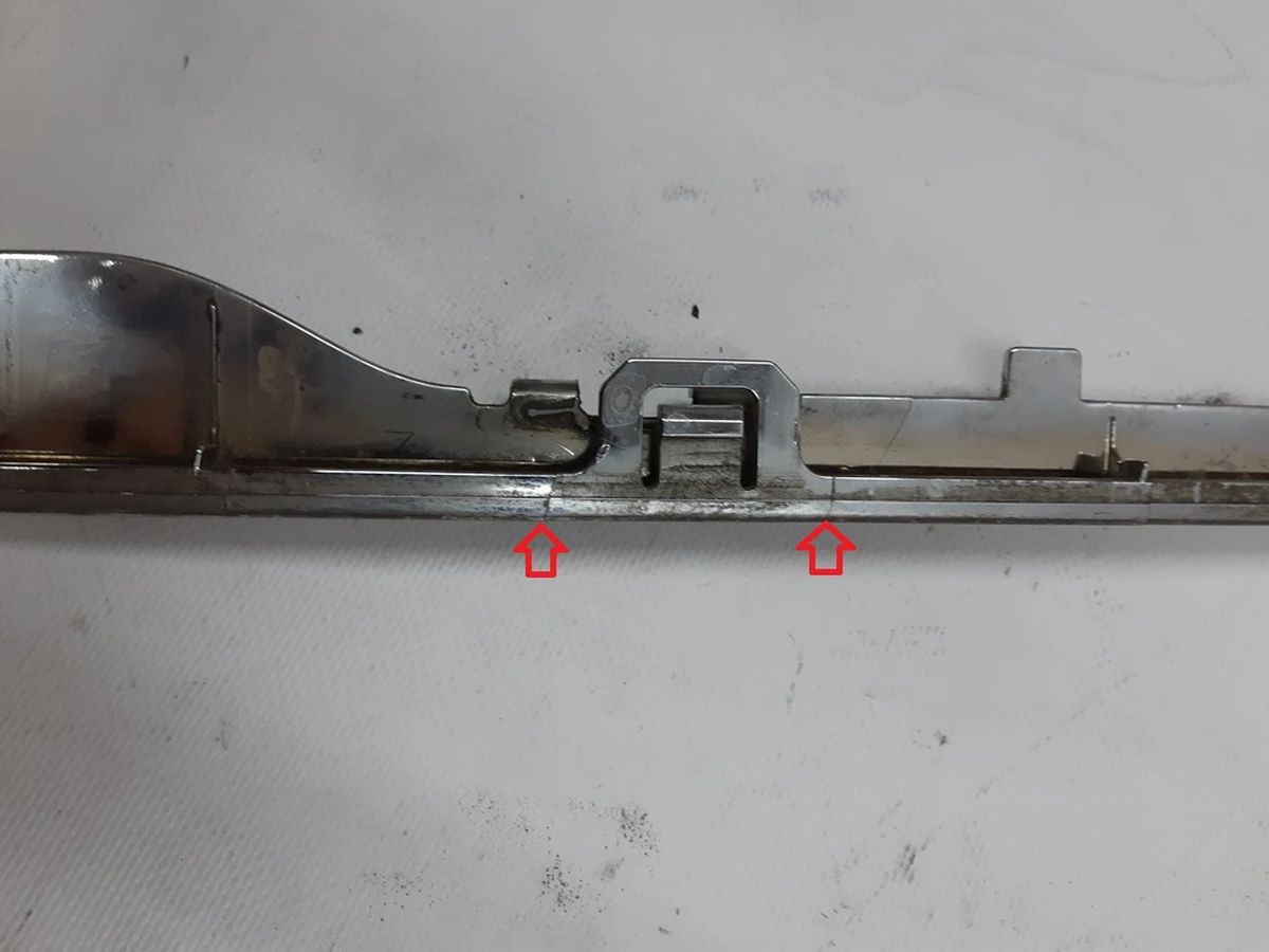 5 Молдинг накладки порога правого (пластик хром) с повреждением Tesla model S, model S REST 1025042-00-G