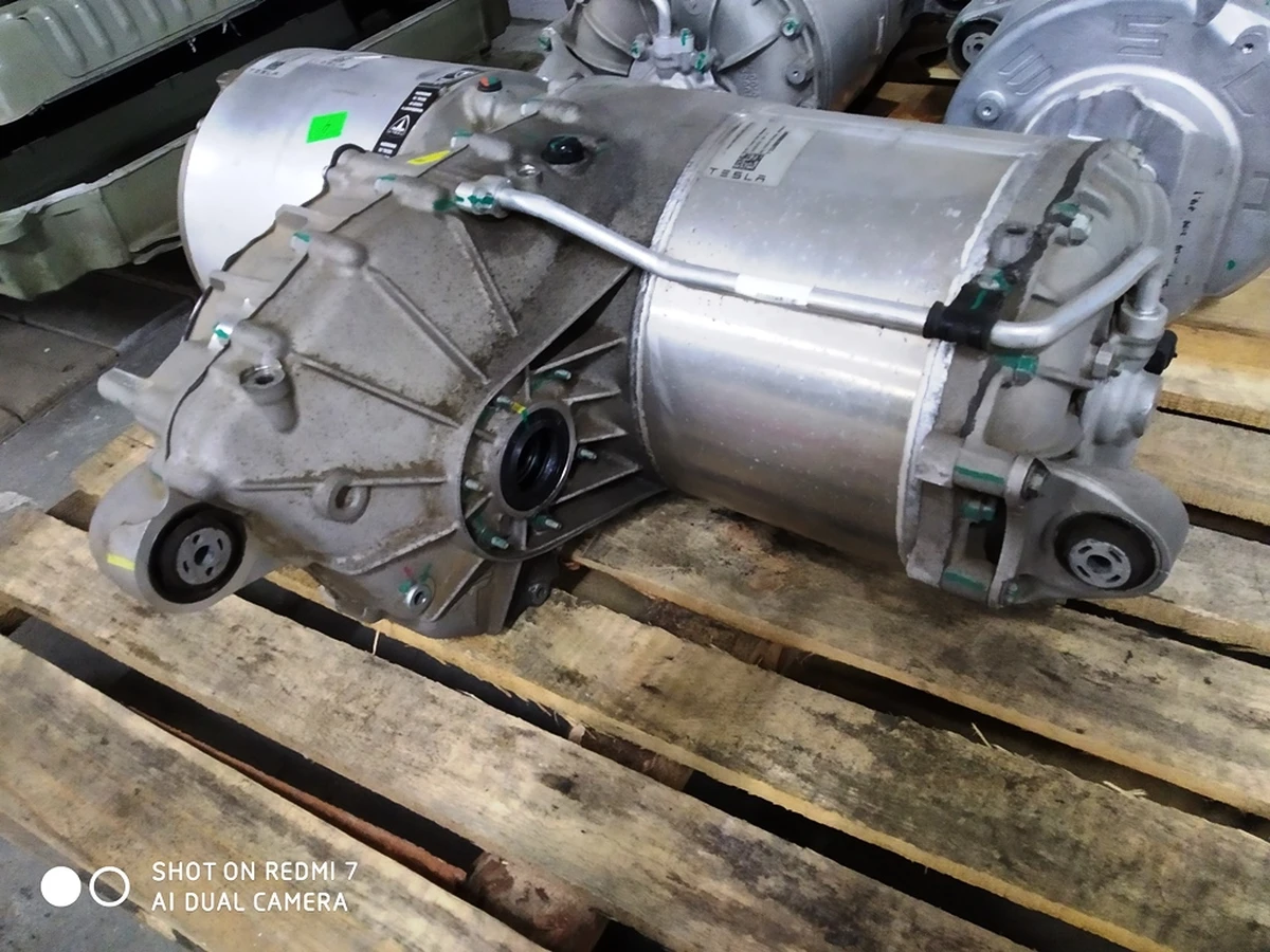 1 Мотор задній великий без плати керування інвертора Tesla model S, model S REST 1025276-00-Q