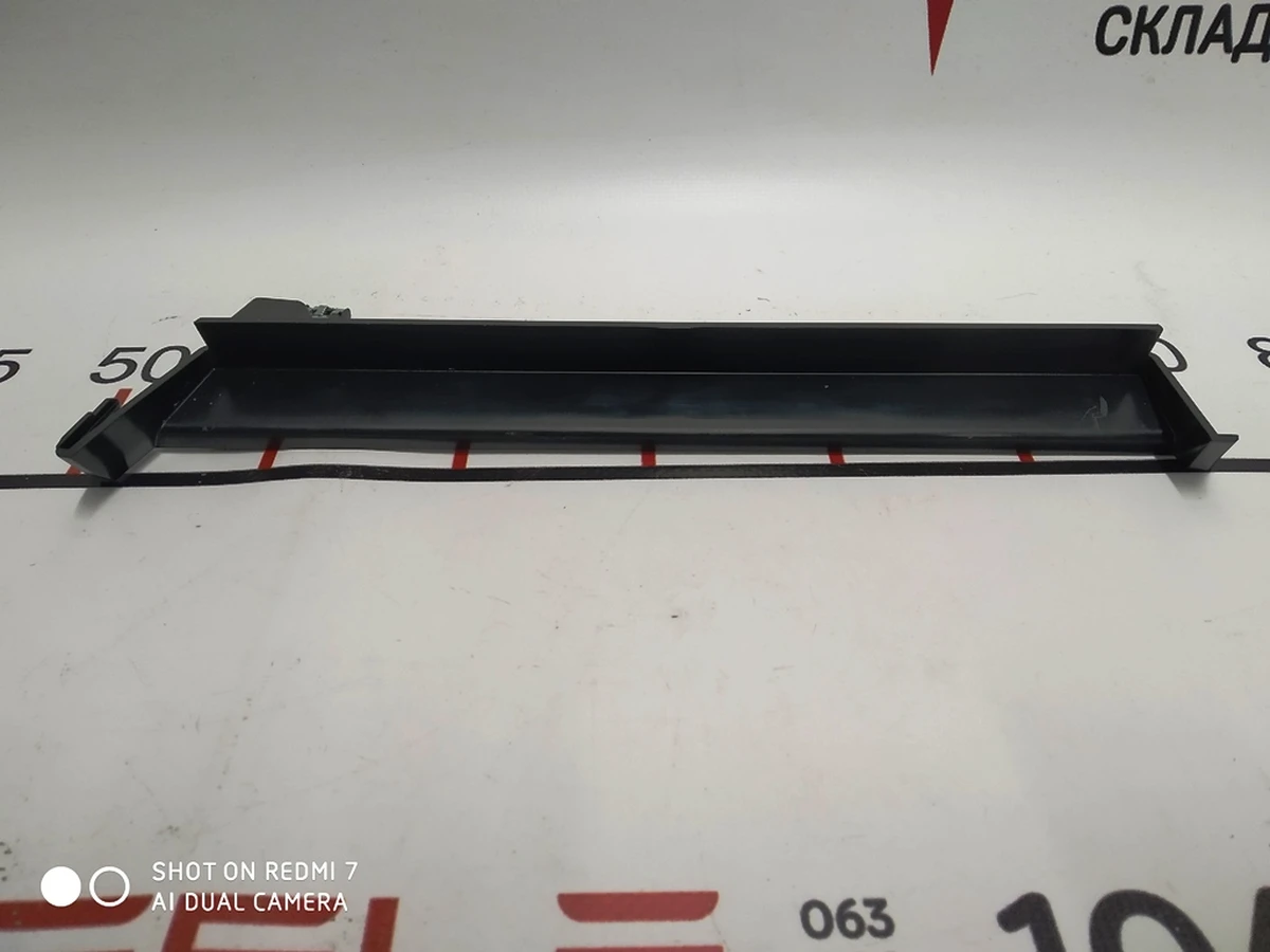 24 Ограничитель пластика центральной консоли Tesla model S, model S REST 1025597-00-A