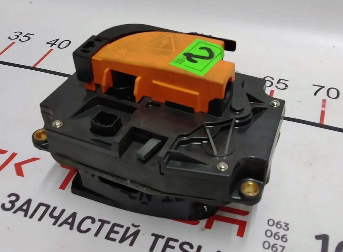 1 Порт зарядки (під електричний привід) GEN2 із кришкою Tesla model S, model S REST, model X 1026041-00-P