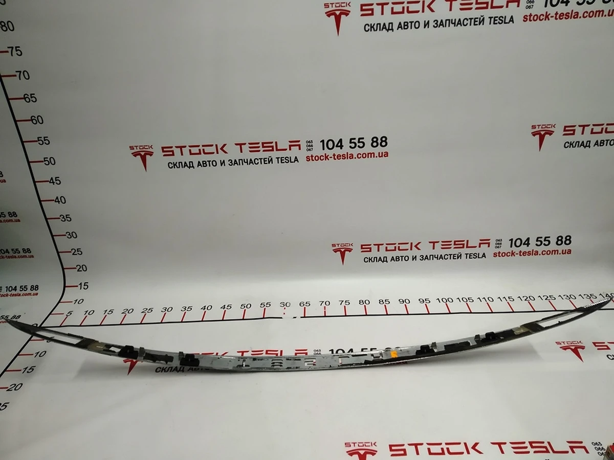 10 Накладка TESLA кришки багажника хром (без літер) Tesla model S