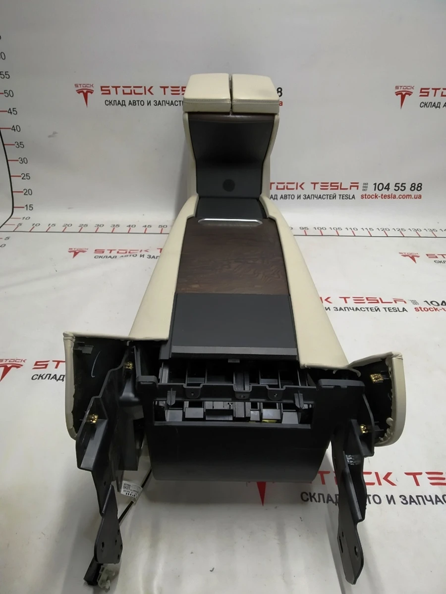 Центральна консоль в зборі підлокітник PUR CREAM підсклянник FIGURED ASH BURL Tesla model X 1026728-S0-E