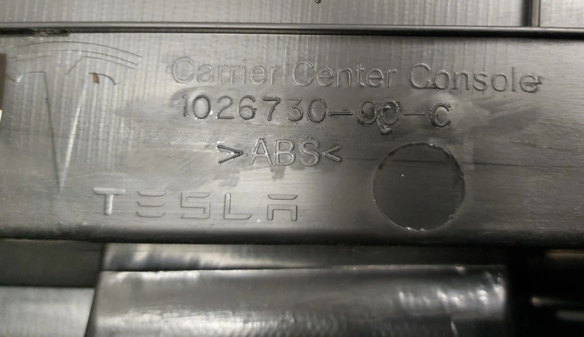 1 Каркас пластиковий центральної консолі Tesla model S 1010759-00-B