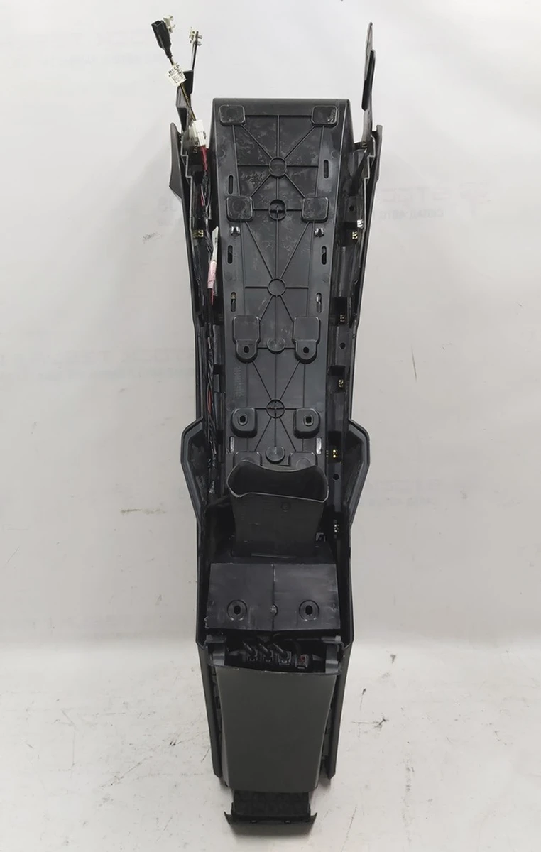 1 Центральная консоль в сборе подлокотник черная кожа подстаканник CARBON FIBER Tesla model X 1026728-S0-E