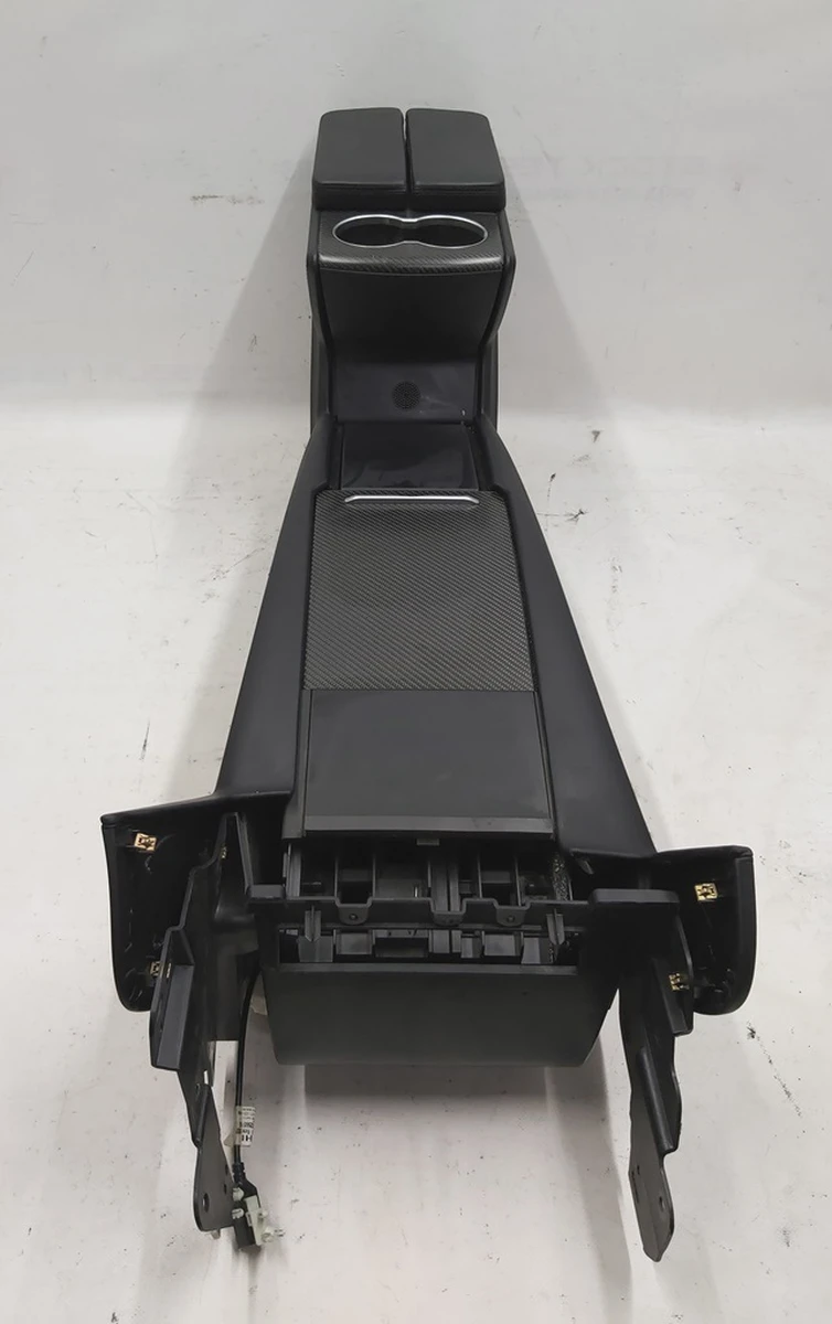 1 Центральная консоль в сборе подлокотник черная кожа подстаканник CARBON FIBER Tesla model X 1026728-S0-E