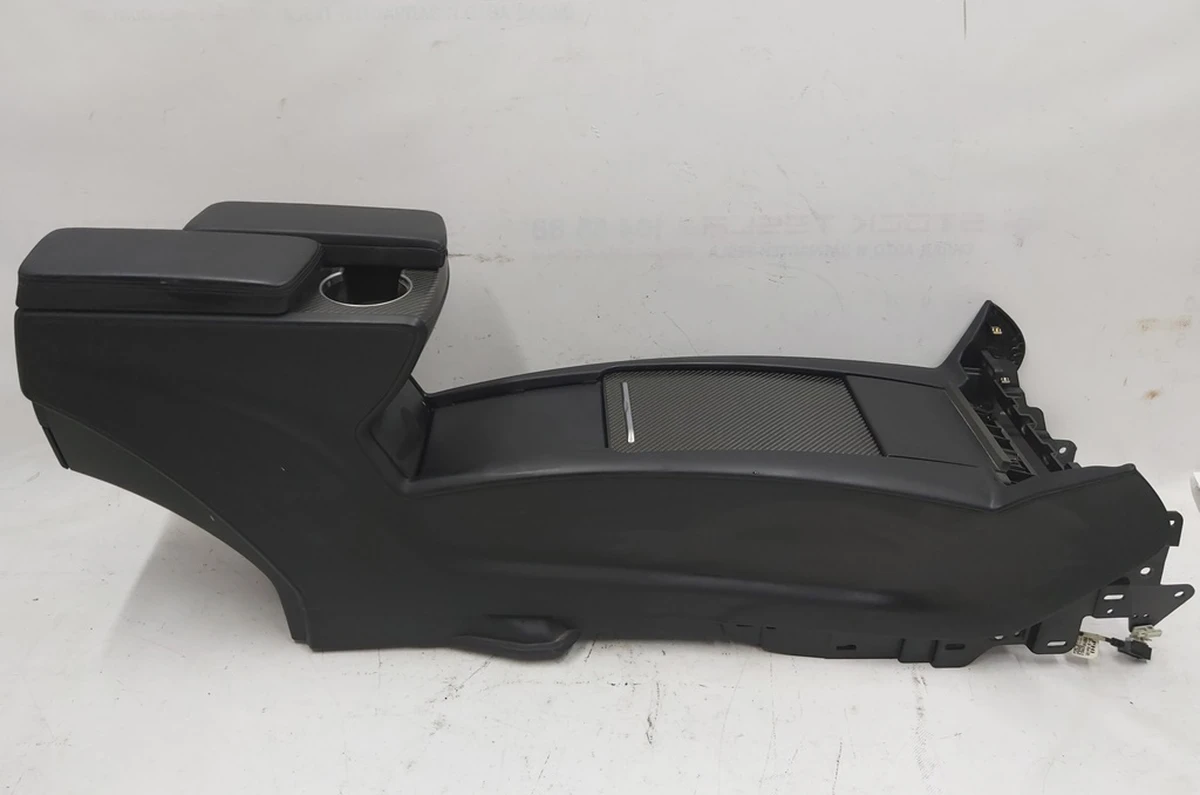 1 Центральная консоль в сборе подлокотник черная кожа подстаканник CARBON FIBER Tesla model X 1026728-S0-E