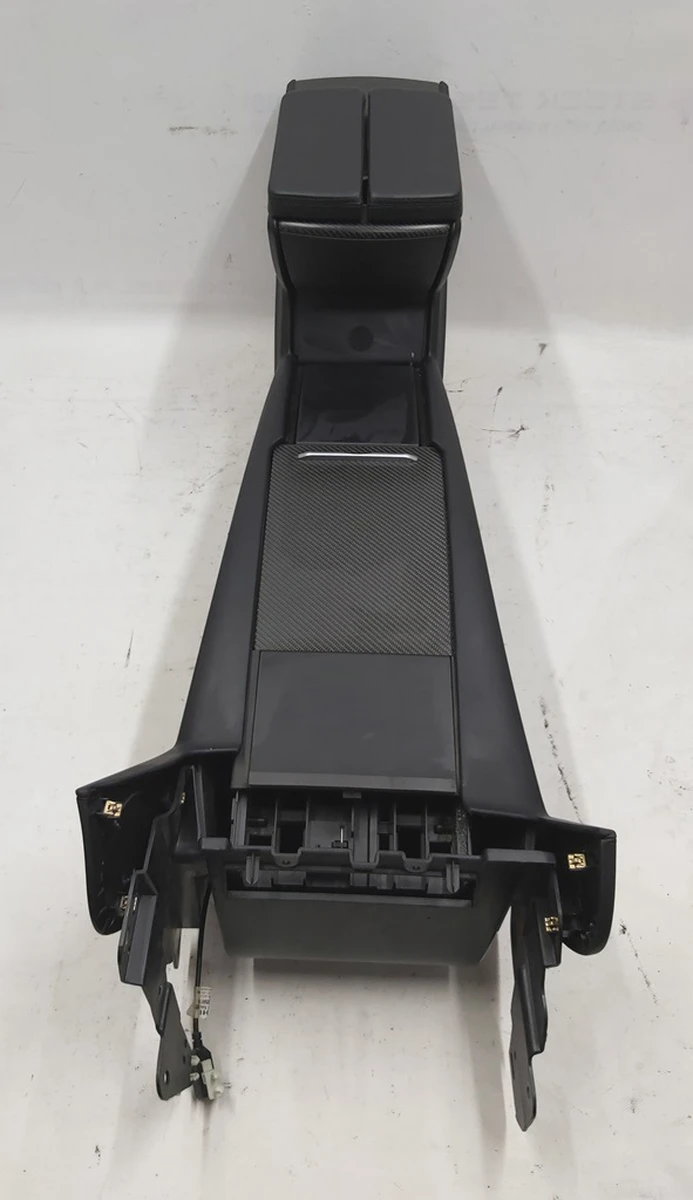 1 Центральная консоль в сборе подлокотник черная кожа подстаканник CARBON FIBER Tesla model X 1026728-S0-E